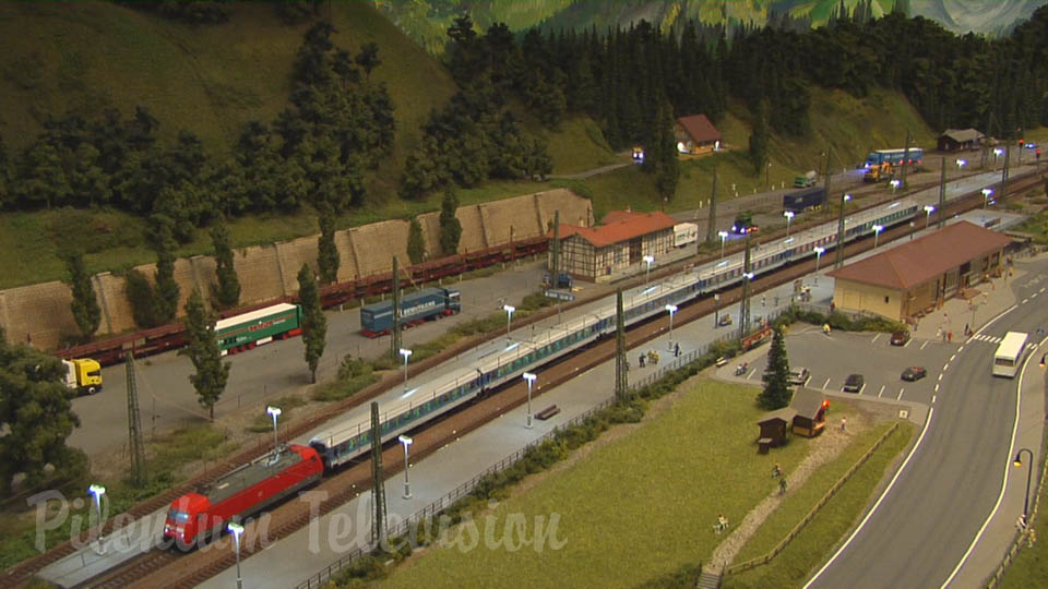 De grootste modelspoorbaan op de Schwarzwald spoorlijn in Duitsland