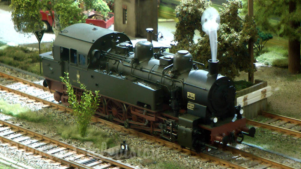 Steam locomotive in O scale with sound