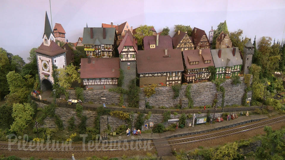 Sexy Scenery on a Model Railway Layout in HO Scale