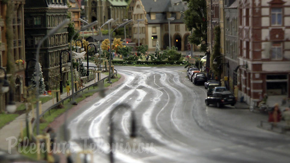 The City Edge Layout Model Railroad with amazing Miniature Cars in HO scale