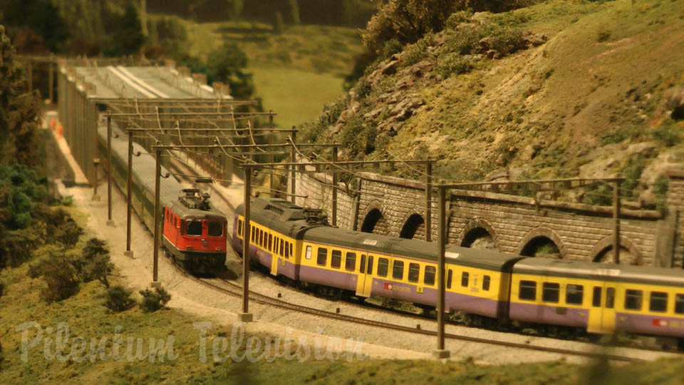 Ferromodelismo - Puente del ferrocarril con los trenes más largos en escala HO