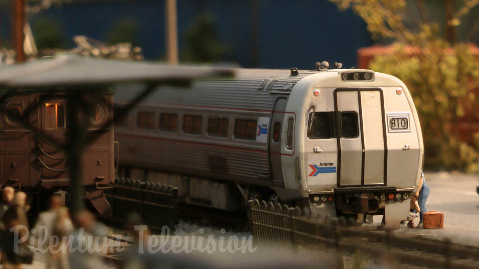 Modelismo ferroviário e maquete em escala HO com comboio elétrico americano