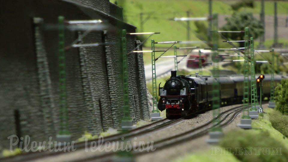 Pilentum Model Trains - At The Railway Embankment