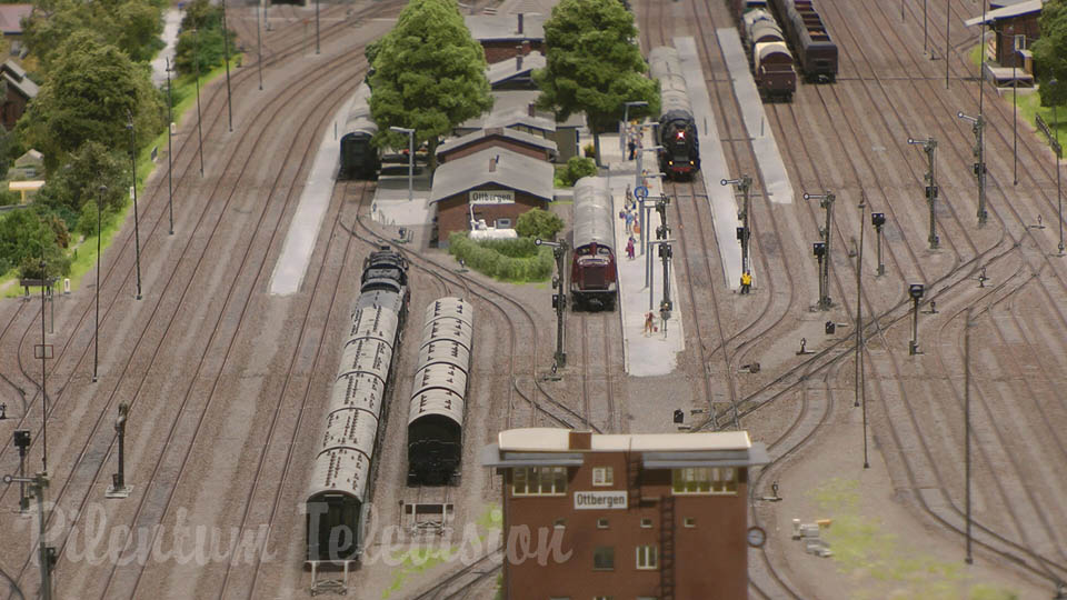 La Modellbundesbahn - una de las maquetas ferroviarias más hermosas con trenes de vapor en escala H0 en Alemania