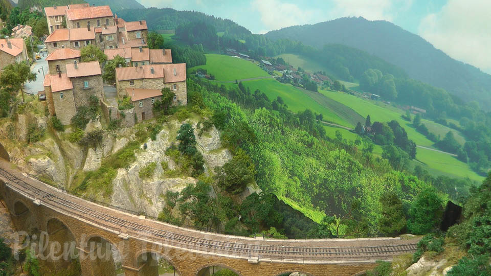 Come le vacanze in Francia: Il bellissimo plastico ferroviario in scala H0 di Wim Wijnhoud