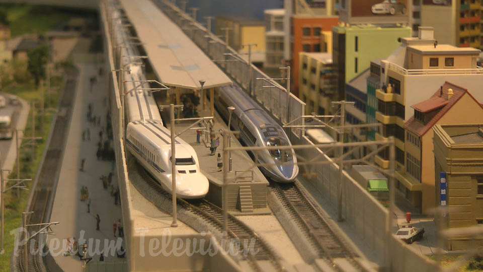 Поезд-пуля и высокоскоростной наземный транспорт: макет железной дороги в Японии