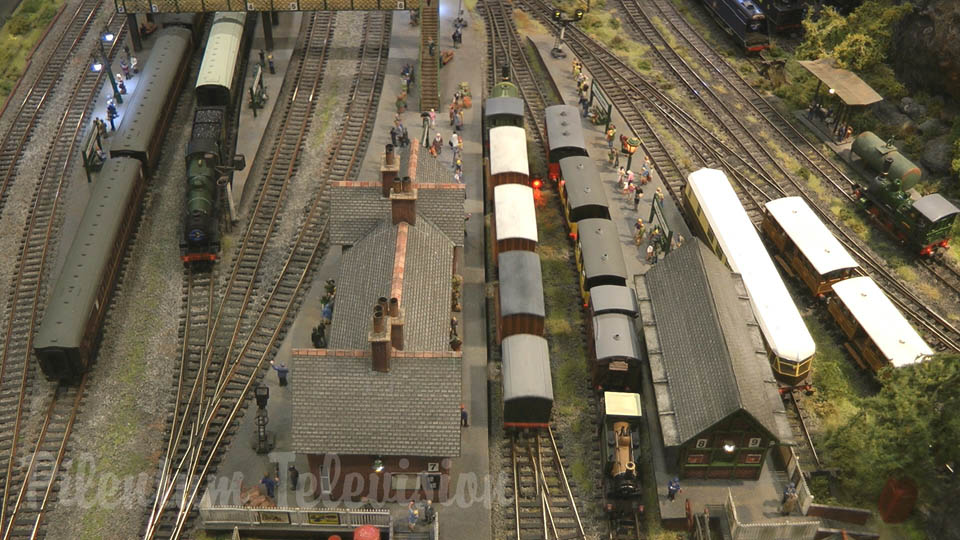 Comboios em miniatura em escala N: A maquete “Rockcliffe” de David e John Riddle