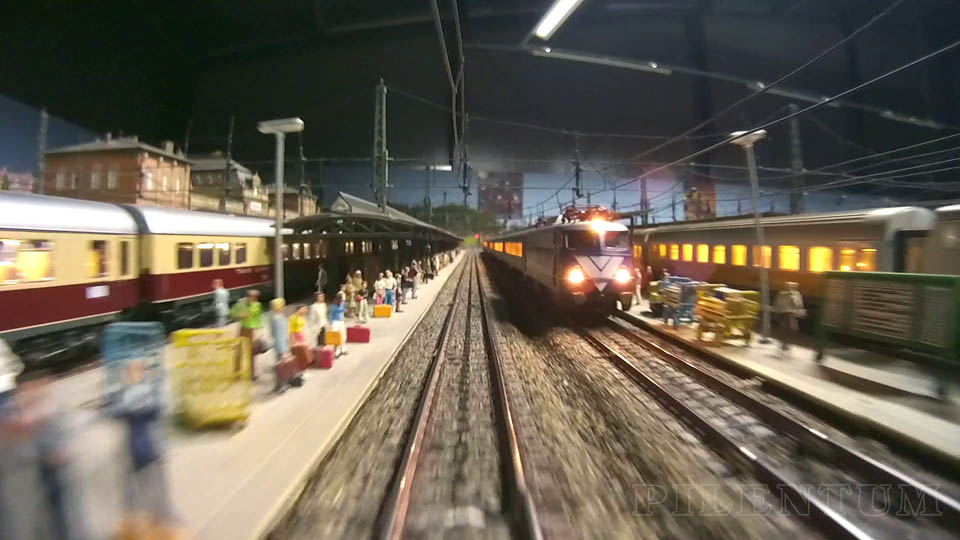 Ferromodelismo: Viaje en cabina de tren en una maqueta de trenes Märklin en escala HO
