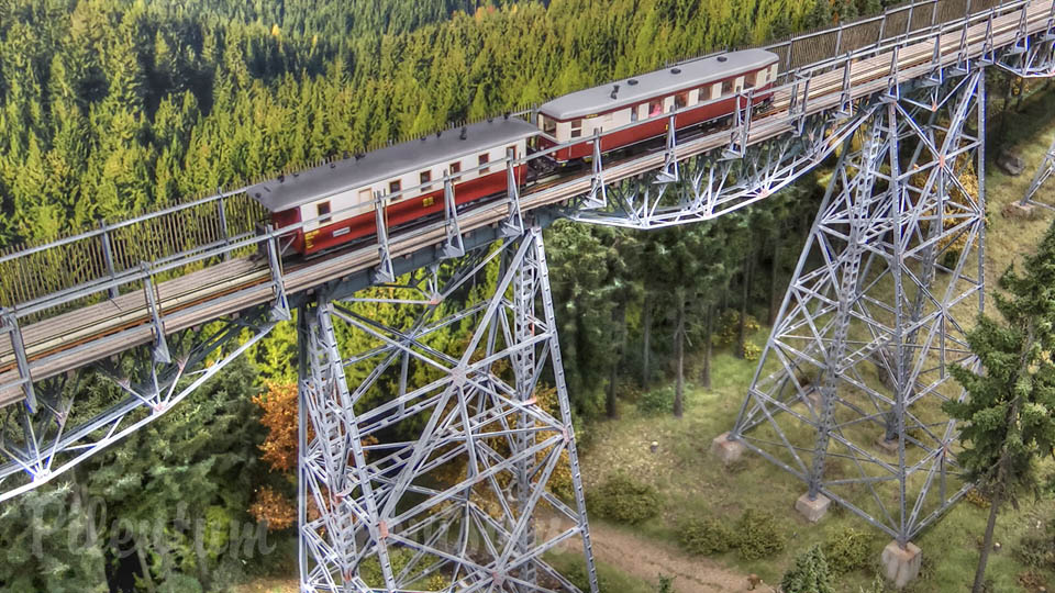 Starý ocelový most pro úzkorozchodnou železnici v Sasku