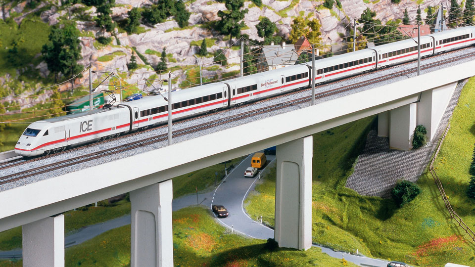 Fascinerande video av världens största modelljärnväg - Miniatur Wunderland Tyskland