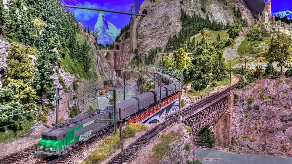 ミニワールドリヨン。 鉄道模型 ジオラマ。 フランス最大の鉄道模型。 鉄道模型 前面展望