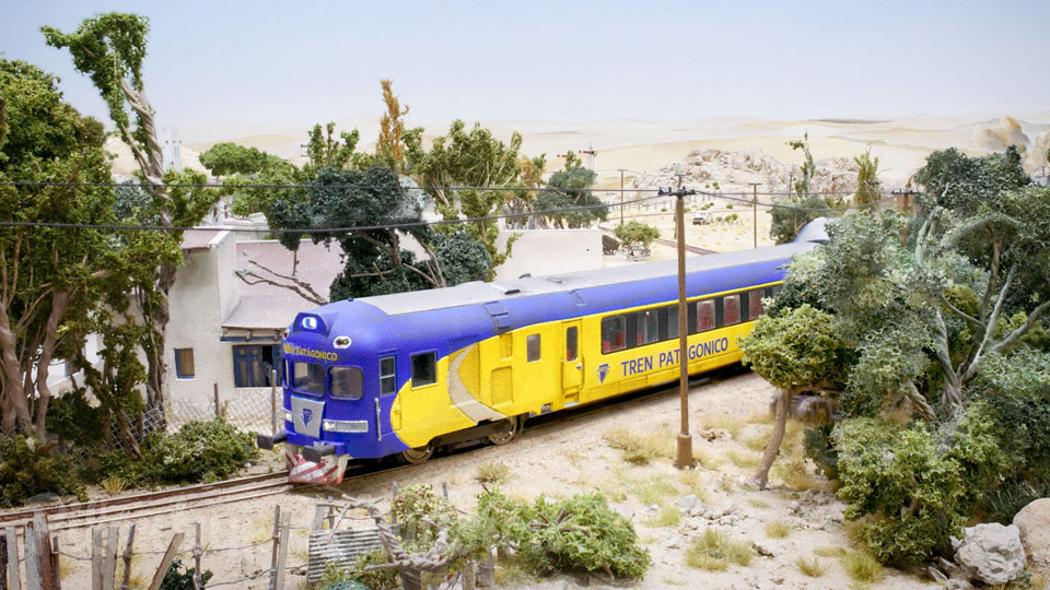 美丽的巴塔哥尼亚铁路模型。 1/87 比例的火车模型和轮船模型。