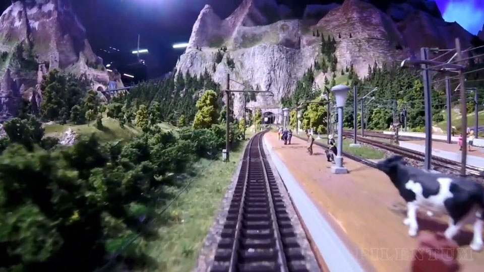 Visão do maquinista do trem: Viagem em uma maquete ferrovia de bitola estreita - Mini World Lyon